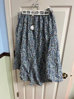 American Eagle floral skirt L, excellent preowned condition